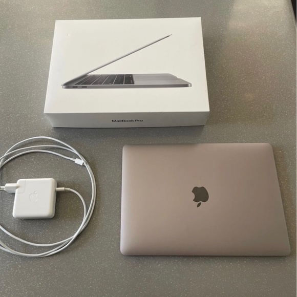 MacBook Pro 2019 in good condition - Picture 1 of 7